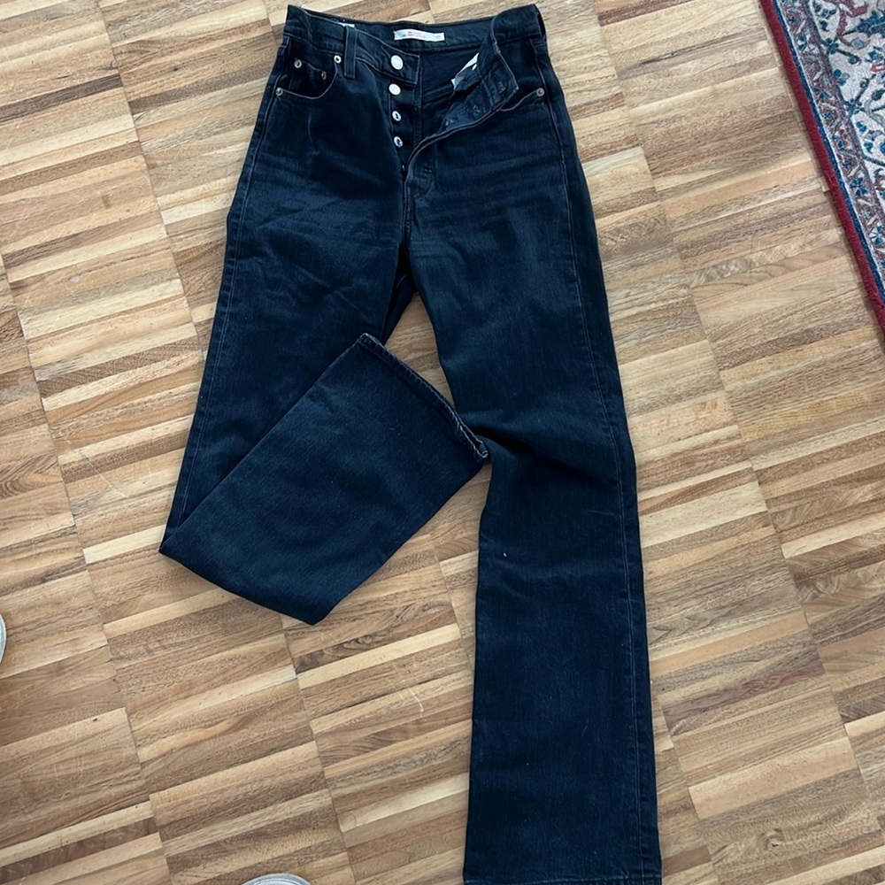 LEVIS. Ribcage boot blacks jeans. Size US 25